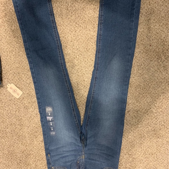 Size 8 jeans. New with tags! - Picture 6 of 8